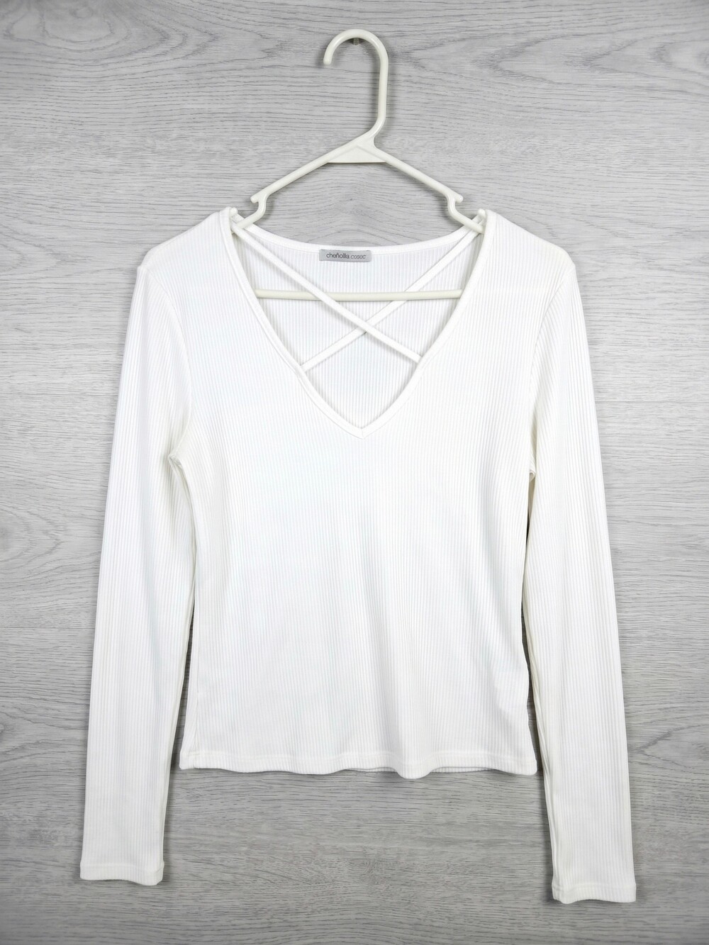 Medium Y2K Charlotte Russe White Ribbed Criss Cross V Neck Long Sleeve Top